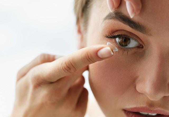 How Long Can You Wear Contact Lenses 2023