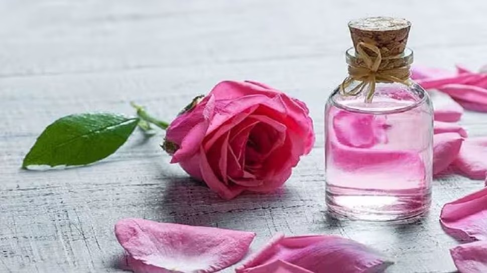 5 Benefits of Applying Rose Water on Face at Night