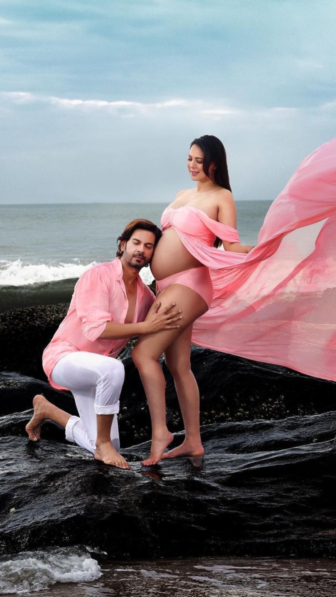 Rochelle Rao Announces Pregnancy Shares Maternity Photoshoot