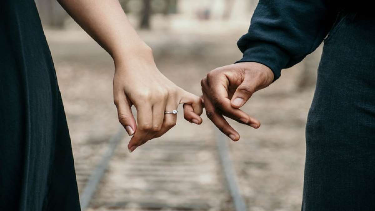 Make these 5 promises on promise day, sweetness will come in relationships
